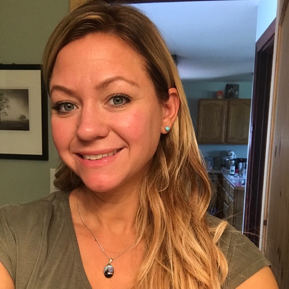 Meet your Posher, Jodee - Picture 2 of 2